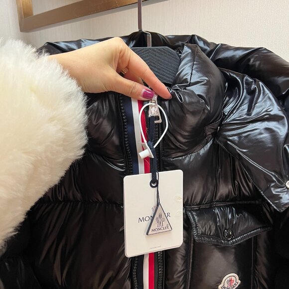 Moncler Maya Montbeliard Hooded Short Down Jacket - Picture 4 of 5